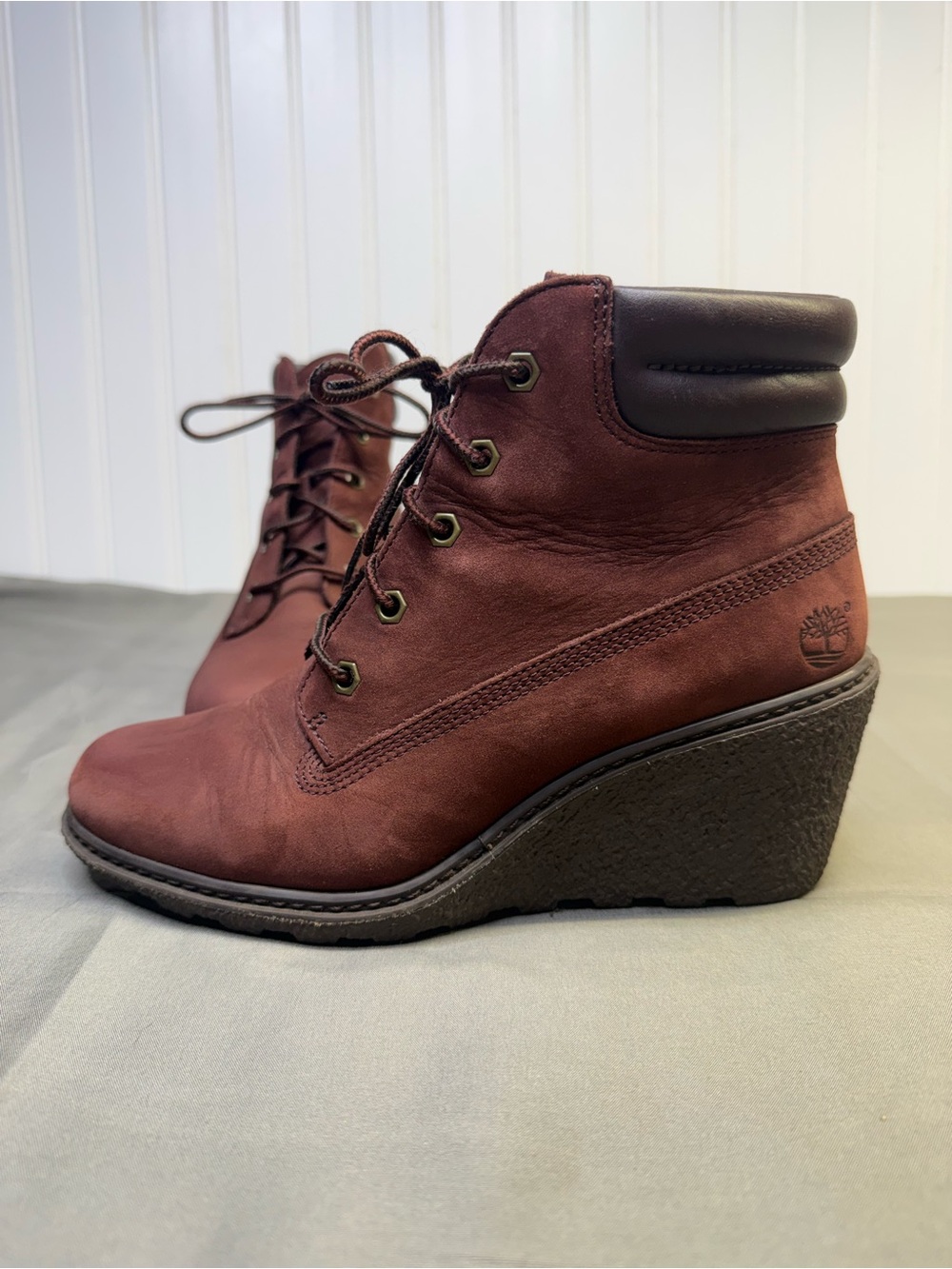 Timberland Women's Burgundy Lace-Up Wedge Boots size 6
